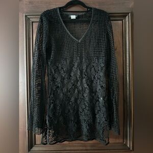 VENUS Ladies Women’s size 2 Black Lacy Mesh V Neck Bathing Suit Coverup